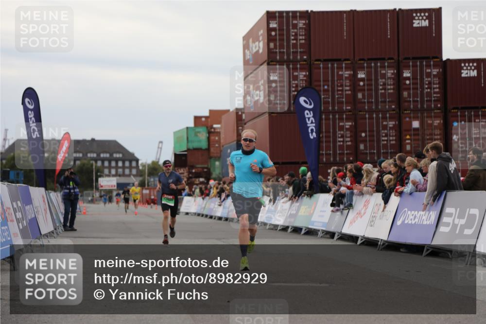 03.10.2025 - Köhlbrandbrückenlauf Yannick Fuchs http://msf.ph/oto/8982929 03.10.2025 15:50:20 Ziel 7045, 9713 meine-sportfotos.de