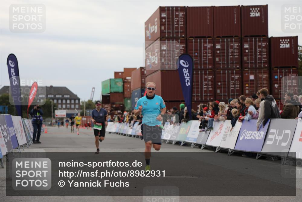 03.10.2025 - Köhlbrandbrückenlauf Yannick Fuchs http://msf.ph/oto/8982931 03.10.2025 15:50:20 Ziel 7045, 9713 meine-sportfotos.de
