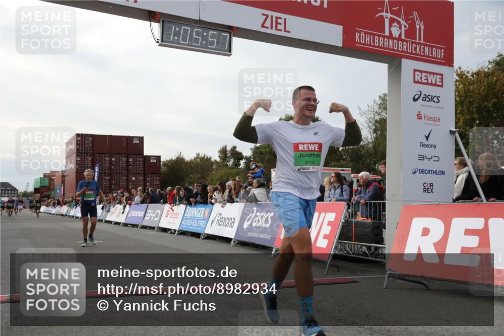 03.10.2025 - Köhlbrandbrückenlauf Yannick Fuchs http://msf.ph/oto/8982934 03.10.2025 16:05:55 Ziel 8616, 9102, 9468 meine-sportfotos.de