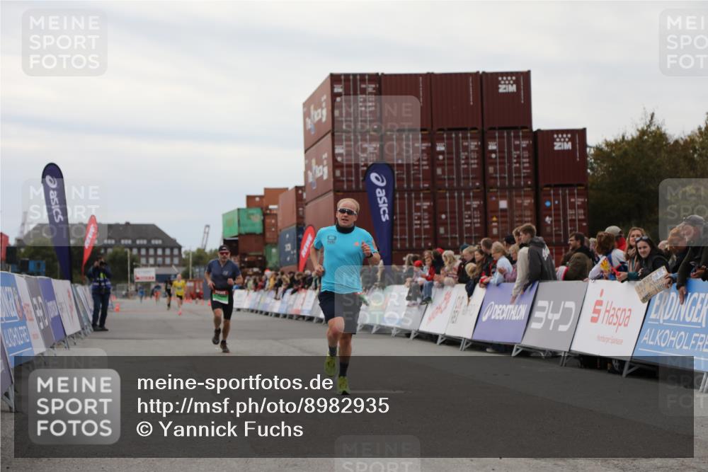 03.10.2025 - Köhlbrandbrückenlauf Yannick Fuchs http://msf.ph/oto/8982935 03.10.2025 15:50:20 Ziel 7045, 9713 meine-sportfotos.de