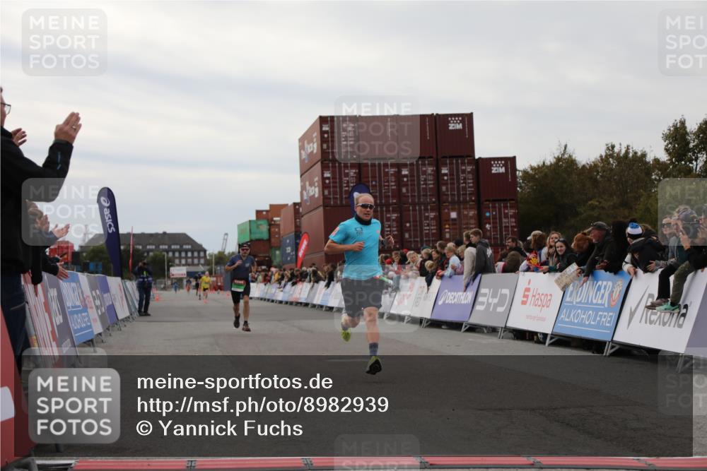 03.10.2025 - Köhlbrandbrückenlauf Yannick Fuchs http://msf.ph/oto/8982939 03.10.2025 15:50:21 Ziel 7045, 9713 meine-sportfotos.de