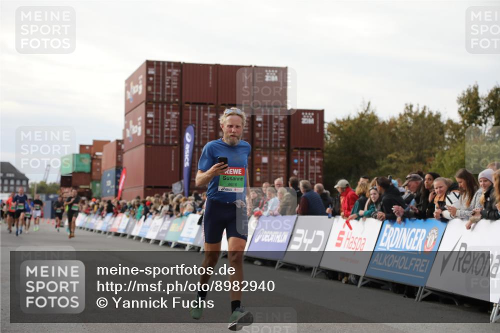 03.10.2025 - Köhlbrandbrückenlauf Yannick Fuchs http://msf.ph/oto/8982940 03.10.2025 16:05:56 Ziel 7610, 8616, 9102, 9468 meine-sportfotos.de