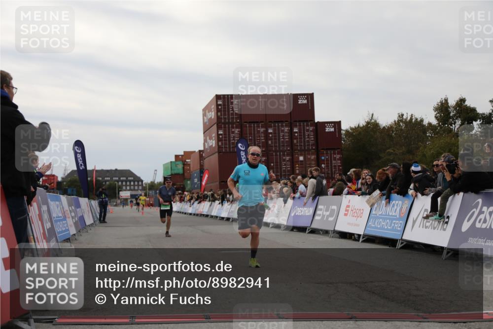 03.10.2025 - Köhlbrandbrückenlauf Yannick Fuchs http://msf.ph/oto/8982941 03.10.2025 15:50:21 Ziel 7045, 9713 meine-sportfotos.de