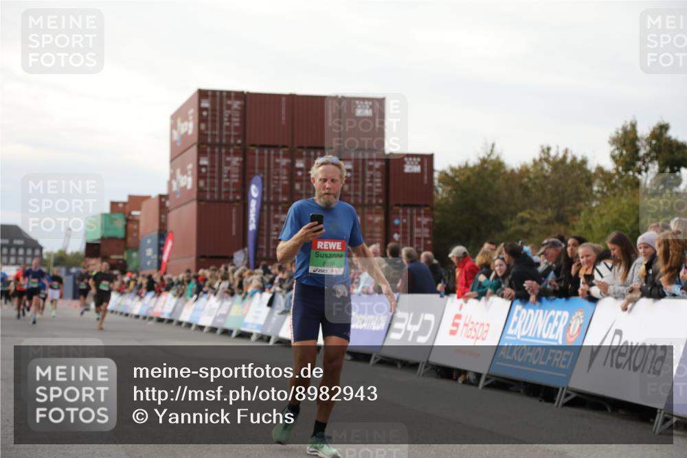 03.10.2025 - Köhlbrandbrückenlauf Yannick Fuchs http://msf.ph/oto/8982943 03.10.2025 16:05:56 Ziel 7610, 8616, 9102, 9468 meine-sportfotos.de
