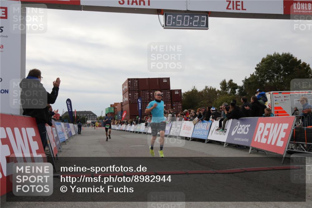 03.10.2025 - Köhlbrandbrückenlauf Yannick Fuchs http://msf.ph/oto/8982944 03.10.2025 15:50:21 Ziel 7045, 9713 meine-sportfotos.de
