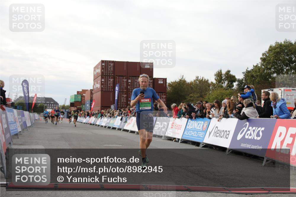 03.10.2025 - Köhlbrandbrückenlauf Yannick Fuchs http://msf.ph/oto/8982945 03.10.2025 16:05:56 Ziel 7610, 8616, 9102, 9468 meine-sportfotos.de
