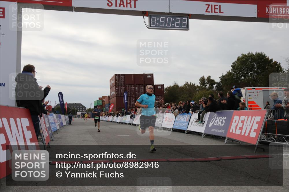 03.10.2025 - Köhlbrandbrückenlauf Yannick Fuchs http://msf.ph/oto/8982946 03.10.2025 15:50:21 Ziel 7045, 9713 meine-sportfotos.de
