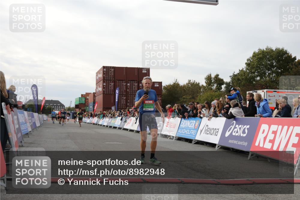 03.10.2025 - Köhlbrandbrückenlauf Yannick Fuchs http://msf.ph/oto/8982948 03.10.2025 16:05:56 Ziel 7610, 8616, 9102, 9468 meine-sportfotos.de
