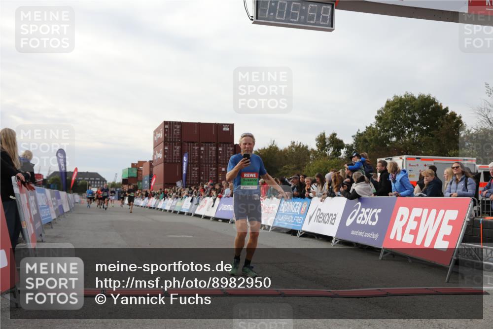 03.10.2025 - Köhlbrandbrückenlauf Yannick Fuchs http://msf.ph/oto/8982950 03.10.2025 16:05:56 Ziel 7610, 8616, 9102, 9468 meine-sportfotos.de