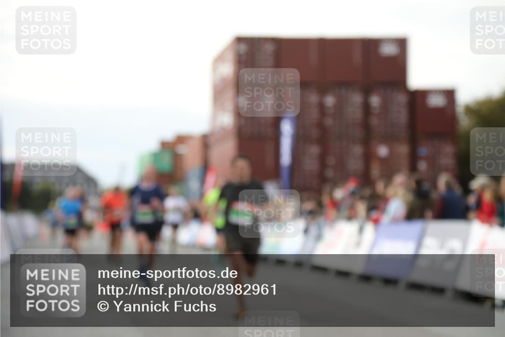 03.10.2025 - Köhlbrandbrückenlauf Yannick Fuchs http://msf.ph/oto/8982961 03.10.2025 16:06:01 Ziel 7610, 8539, 8813, 8886, 9378, 9468, 9596, 9626 meine-sportfotos.de
