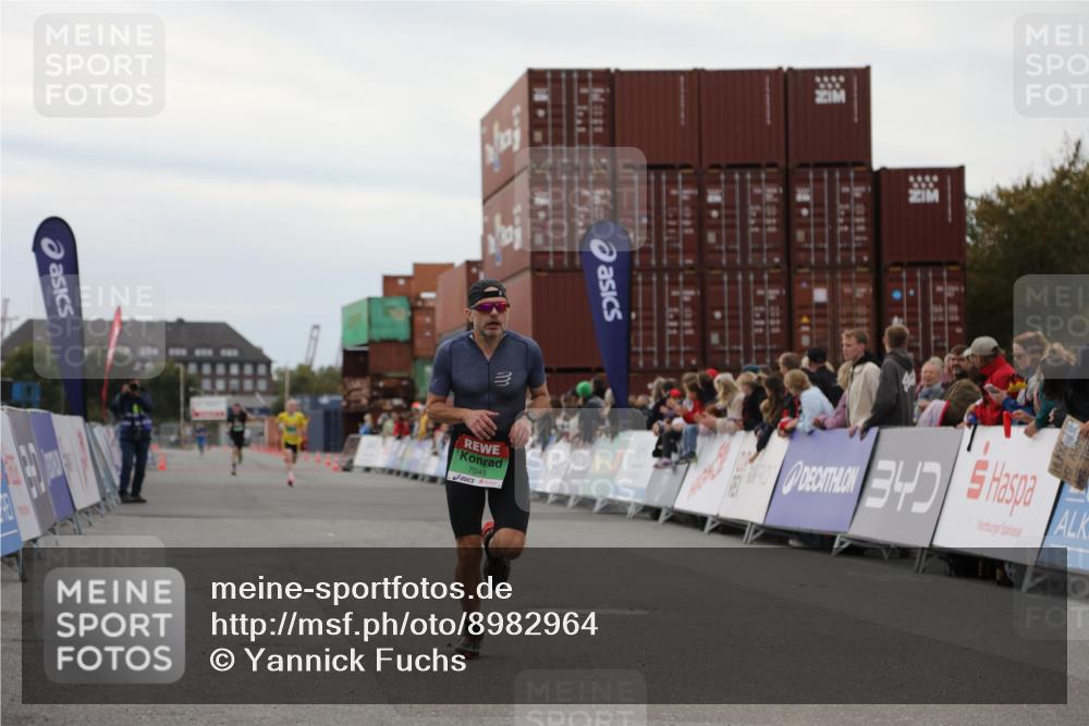 03.10.2025 - Köhlbrandbrückenlauf Yannick Fuchs http://msf.ph/oto/8982964 03.10.2025 15:50:23 Ziel 7045, 7140, 9713 meine-sportfotos.de
