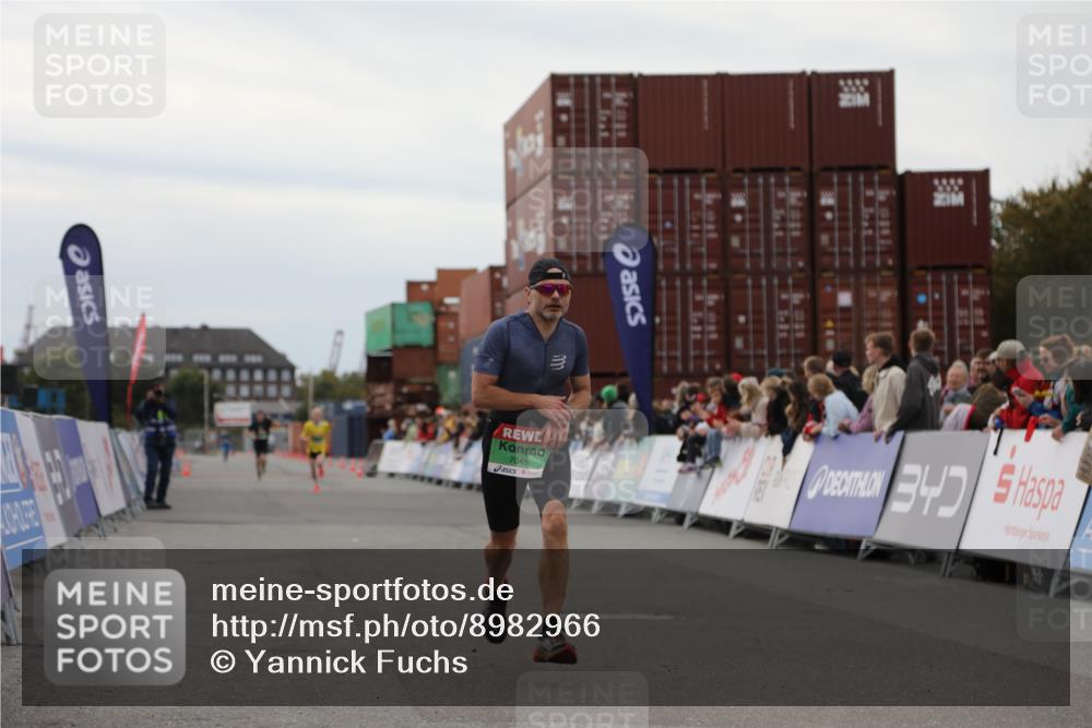 03.10.2025 - Köhlbrandbrückenlauf Yannick Fuchs http://msf.ph/oto/8982966 03.10.2025 15:50:23 Ziel 7045, 7140, 9713 meine-sportfotos.de