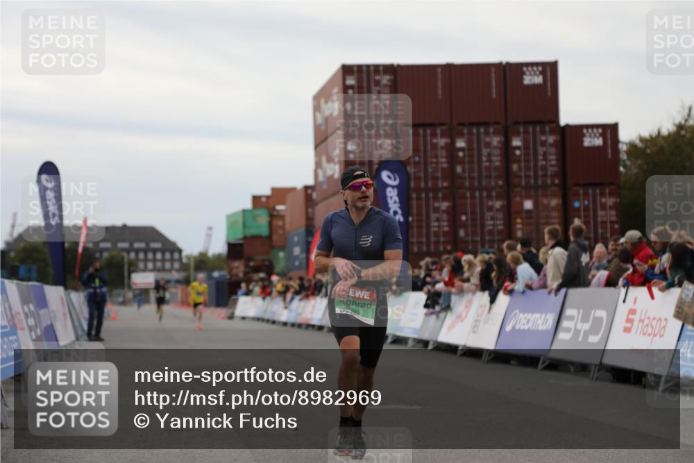 03.10.2025 - Köhlbrandbrückenlauf Yannick Fuchs http://msf.ph/oto/8982969 03.10.2025 15:50:24 Ziel 7045, 7140, 9713 meine-sportfotos.de