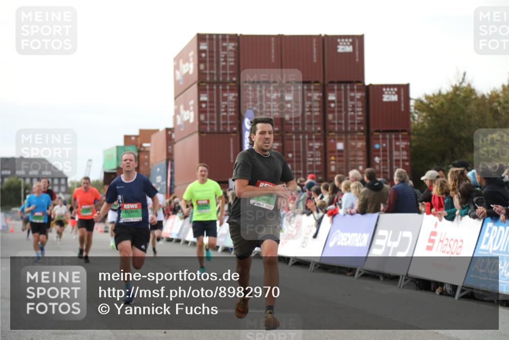 03.10.2025 - Köhlbrandbrückenlauf Yannick Fuchs http://msf.ph/oto/8982970 03.10.2025 16:06:02 Ziel 7610, 8539, 8813, 8886, 9100, 9378, 9468, 9596, 9626 meine-sportfotos.de