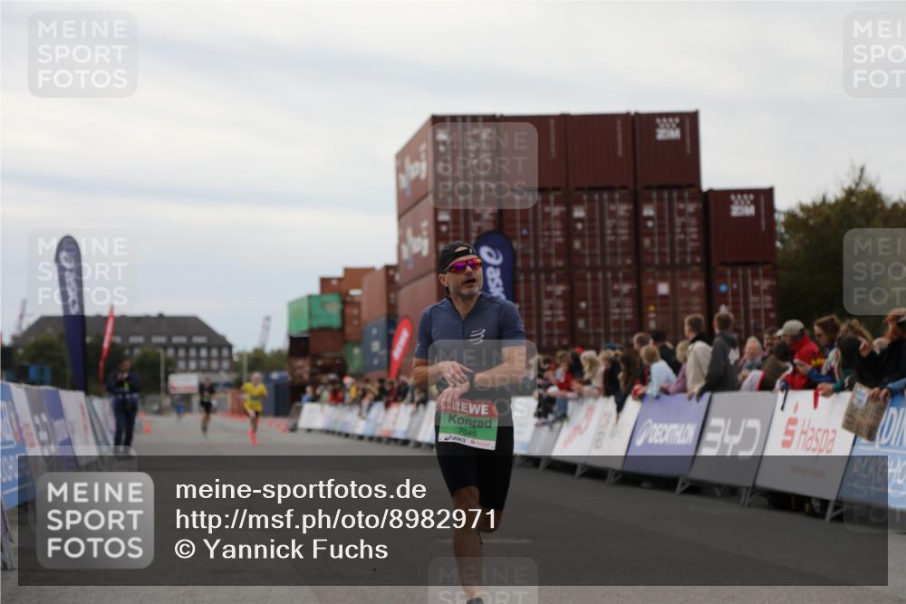 03.10.2025 - Köhlbrandbrückenlauf Yannick Fuchs http://msf.ph/oto/8982971 03.10.2025 15:50:24 Ziel 7045, 7140, 9713 meine-sportfotos.de