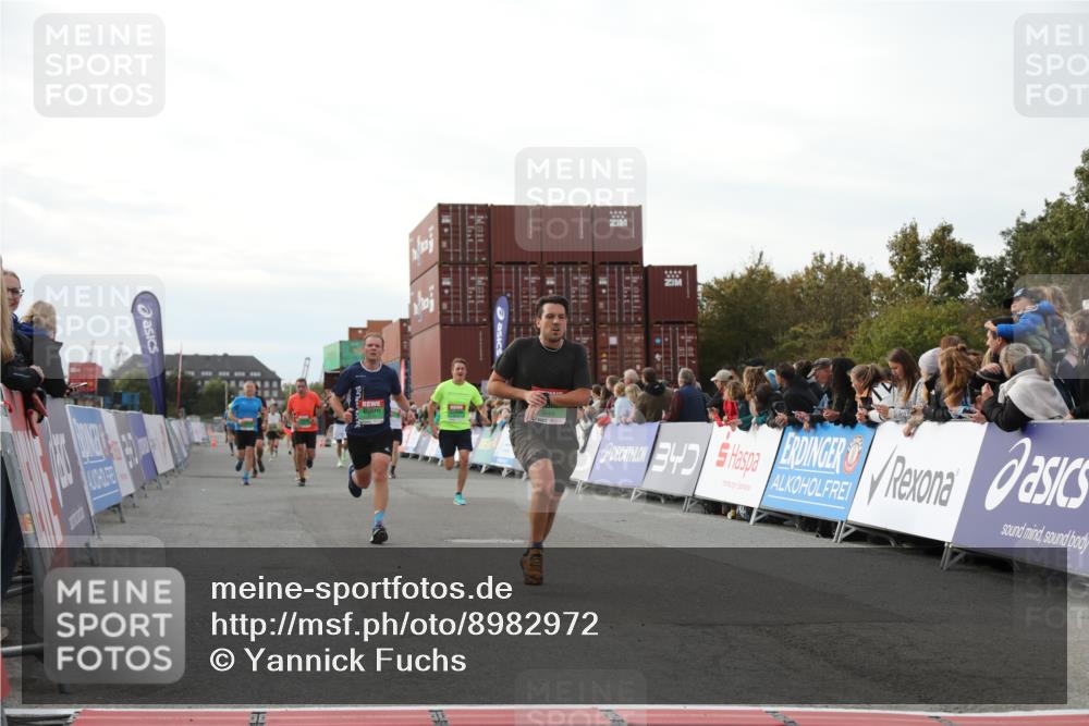03.10.2025 - Köhlbrandbrückenlauf Yannick Fuchs http://msf.ph/oto/8982972 03.10.2025 16:06:02 Ziel 7610, 8539, 8813, 8886, 9100, 9378, 9468, 9596, 9626 meine-sportfotos.de