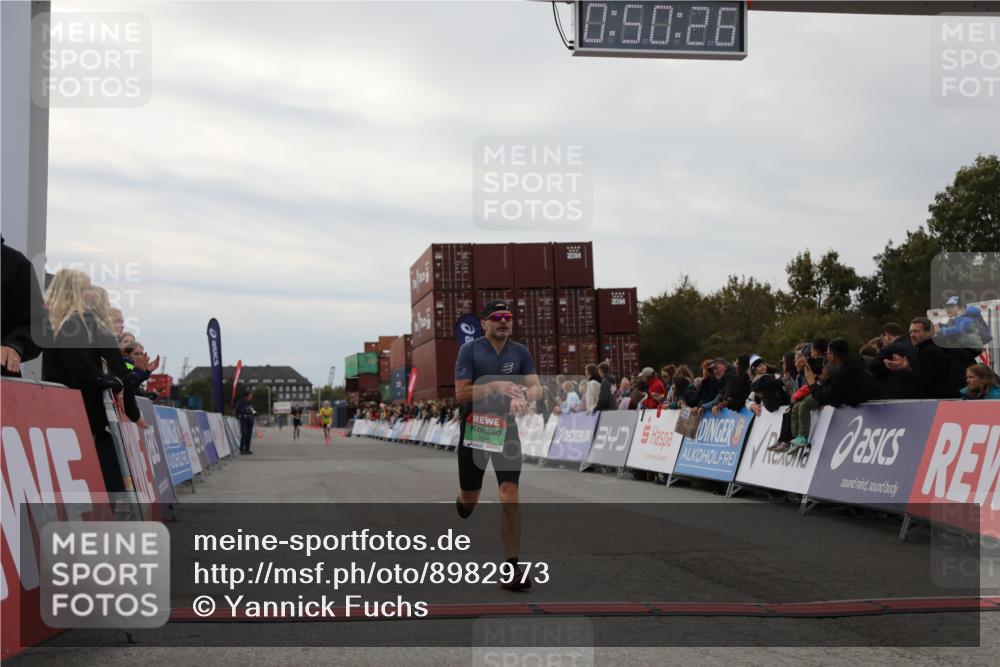 03.10.2025 - Köhlbrandbrückenlauf Yannick Fuchs http://msf.ph/oto/8982973 03.10.2025 15:50:24 Ziel 7045, 7140, 9713 meine-sportfotos.de