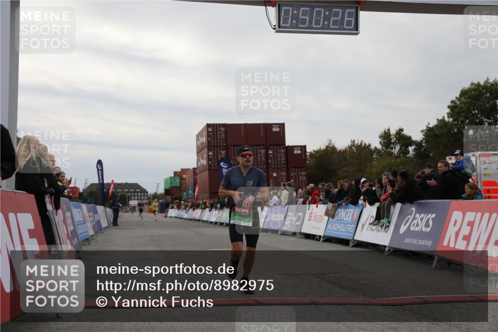 03.10.2025 - Köhlbrandbrückenlauf Yannick Fuchs http://msf.ph/oto/8982975 03.10.2025 15:50:24 Ziel 7045, 7140, 9713 meine-sportfotos.de