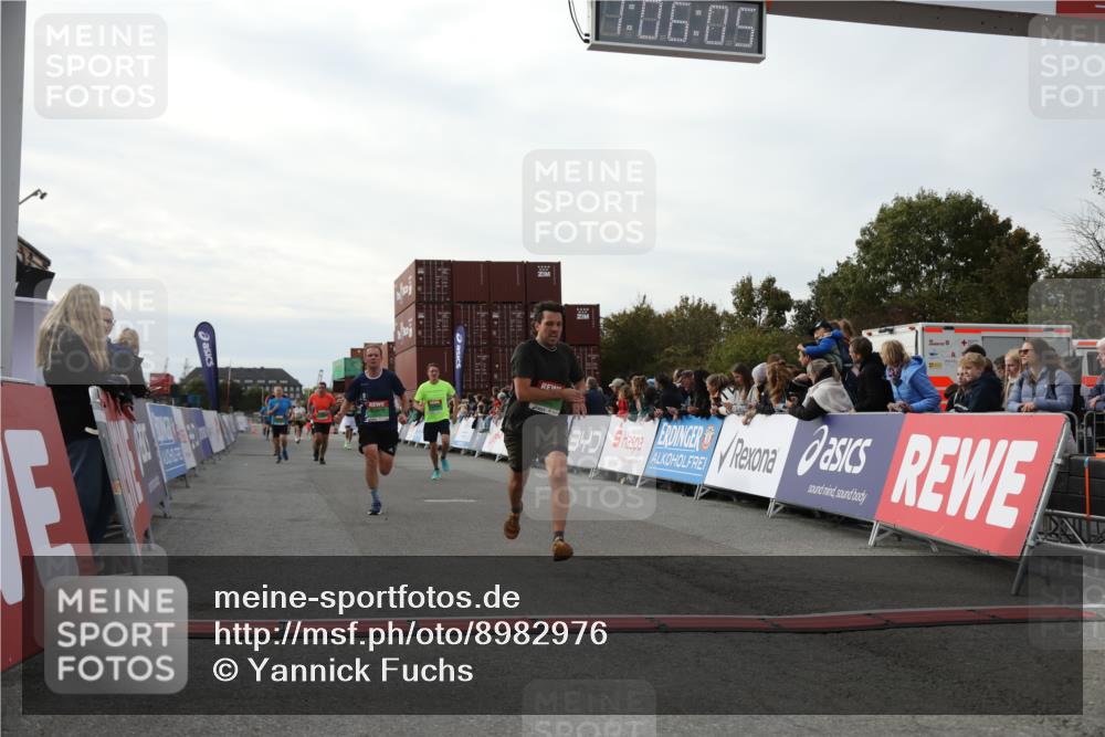 03.10.2025 - Köhlbrandbrückenlauf Yannick Fuchs http://msf.ph/oto/8982976 03.10.2025 16:06:03 Ziel 7296, 7610, 8539, 8813, 8886, 9100, 9378, 9468, 9596, 9626 meine-sportfotos.de