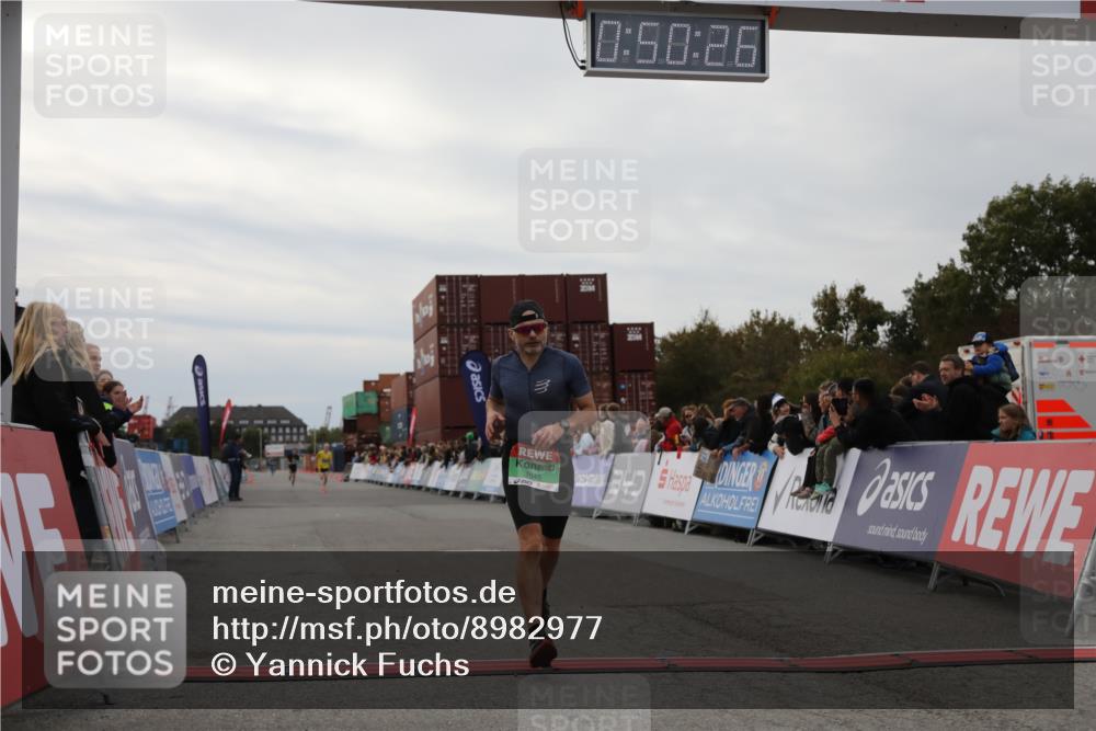 03.10.2025 - Köhlbrandbrückenlauf Yannick Fuchs http://msf.ph/oto/8982977 03.10.2025 15:50:24 Ziel 7045, 7140, 9713 meine-sportfotos.de