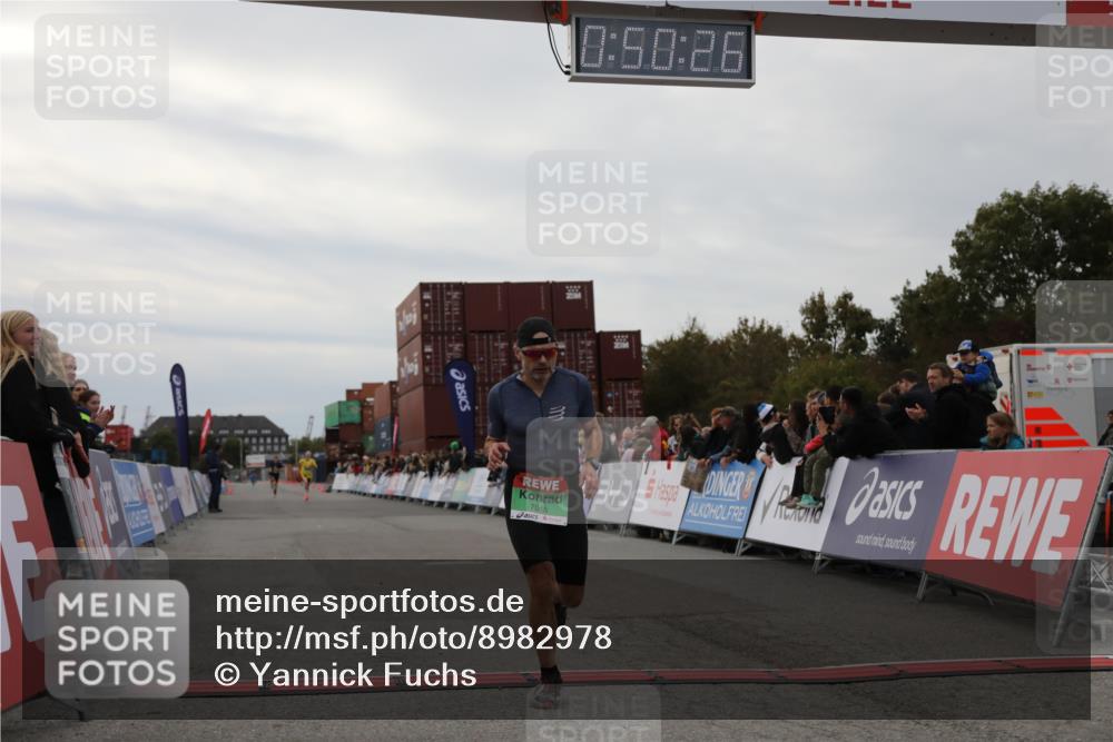 03.10.2025 - Köhlbrandbrückenlauf Yannick Fuchs http://msf.ph/oto/8982978 03.10.2025 15:50:24 Ziel 7045, 7140, 9713 meine-sportfotos.de