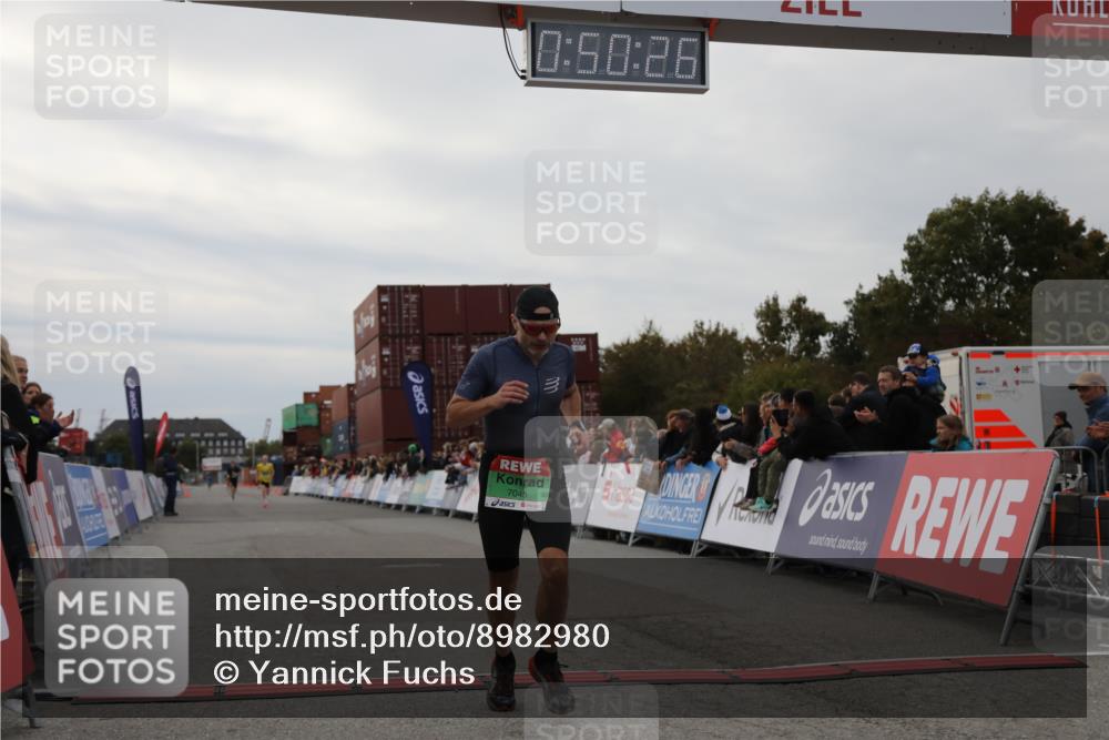 03.10.2025 - Köhlbrandbrückenlauf Yannick Fuchs http://msf.ph/oto/8982980 03.10.2025 15:50:25 Ziel 7045, 7140, 9713 meine-sportfotos.de