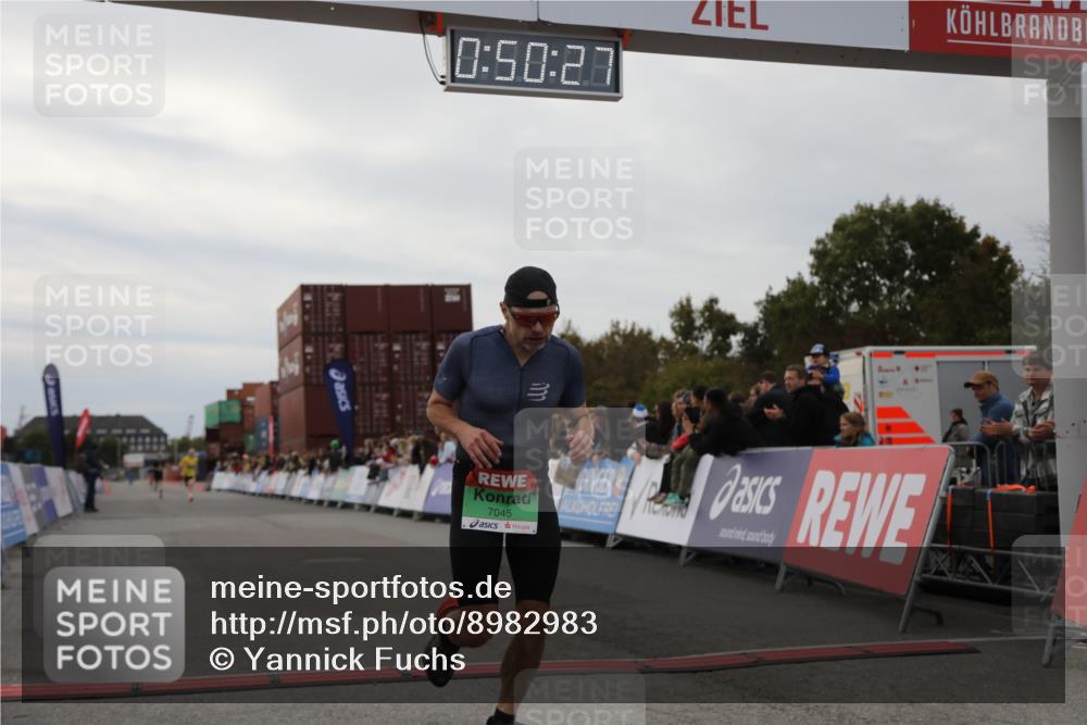 03.10.2025 - Köhlbrandbrückenlauf Yannick Fuchs http://msf.ph/oto/8982983 03.10.2025 15:50:25 Ziel 7045, 7140, 9713 meine-sportfotos.de