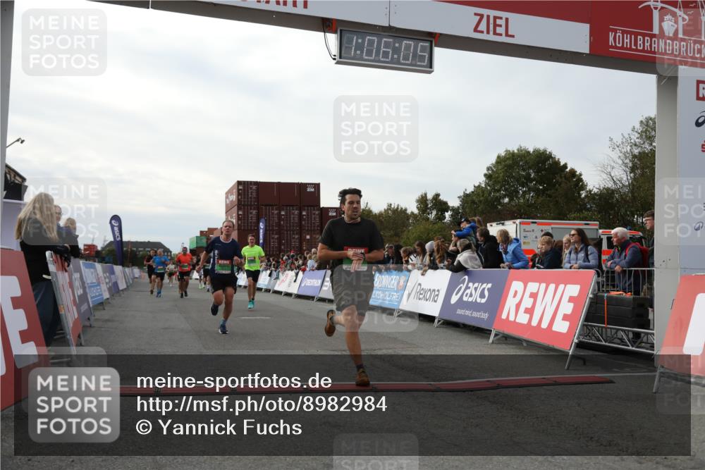 03.10.2025 - Köhlbrandbrückenlauf Yannick Fuchs http://msf.ph/oto/8982984 03.10.2025 16:06:03 Ziel 7296, 7610, 8539, 8813, 8886, 9100, 9378, 9468, 9596, 9626 meine-sportfotos.de
