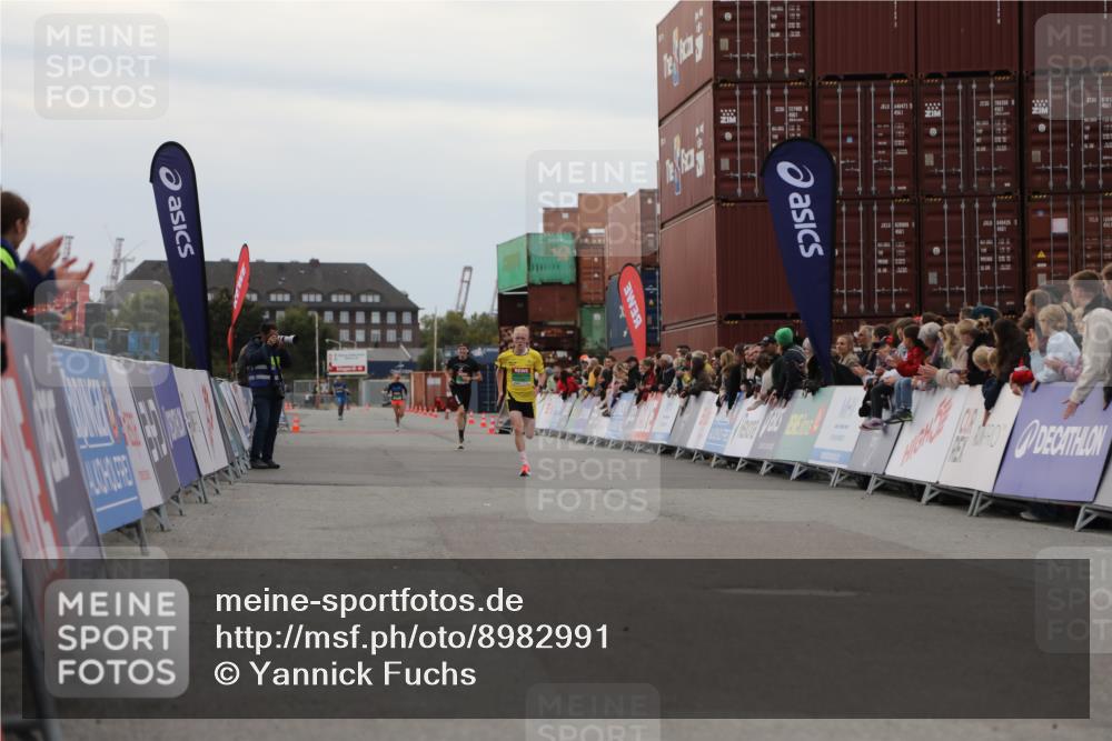 03.10.2025 - Köhlbrandbrückenlauf Yannick Fuchs http://msf.ph/oto/8982991 03.10.2025 15:50:27 Ziel 7045, 7140 meine-sportfotos.de