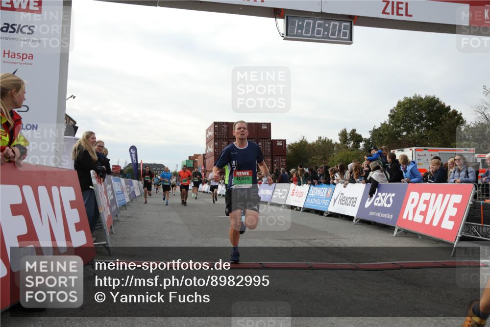 03.10.2025 - Köhlbrandbrückenlauf Yannick Fuchs http://msf.ph/oto/8982995 03.10.2025 16:06:04 Ziel 7296, 7343, 7610, 8539, 8813, 8886, 9100, 9378, 9451, 9468, 9596, 9626, 9633 meine-sportfotos.de