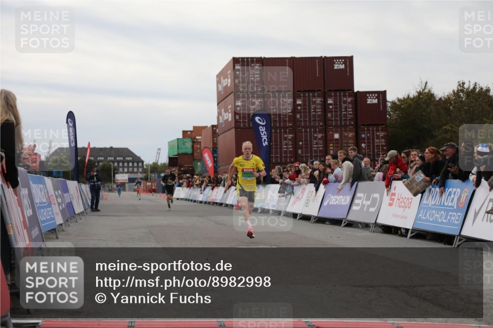 03.10.2025 - Köhlbrandbrückenlauf Yannick Fuchs http://msf.ph/oto/8982998 03.10.2025 15:50:30 Ziel 7036, 7140 meine-sportfotos.de