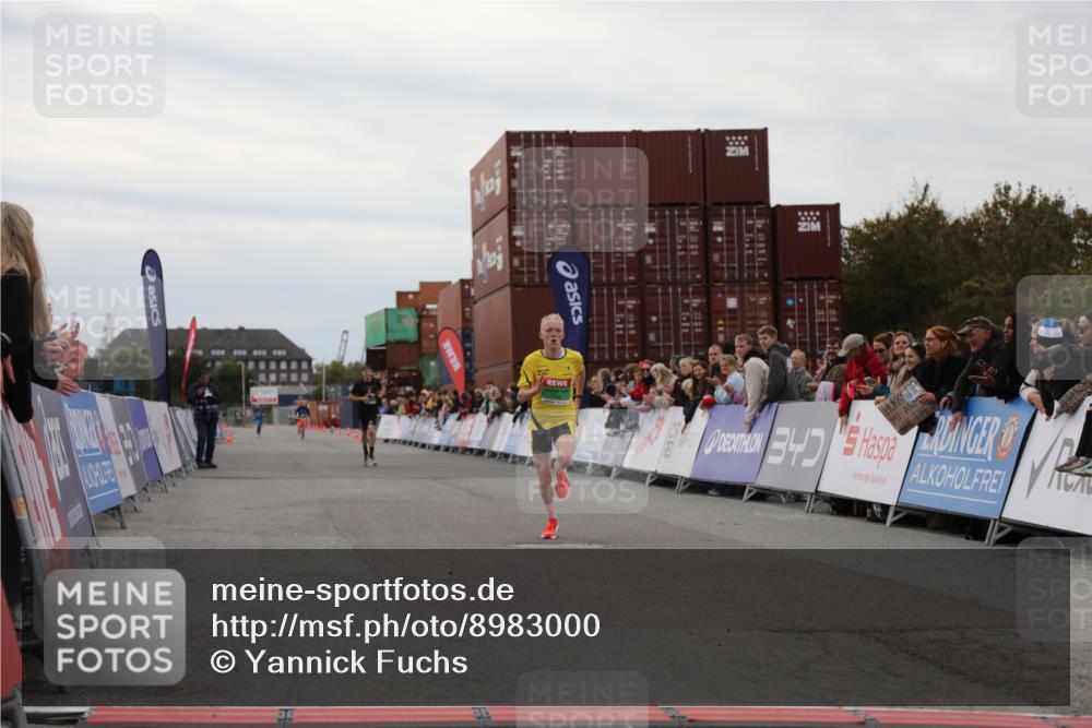 03.10.2025 - Köhlbrandbrückenlauf Yannick Fuchs http://msf.ph/oto/8983000 03.10.2025 15:50:30 Ziel 7036, 7140 meine-sportfotos.de