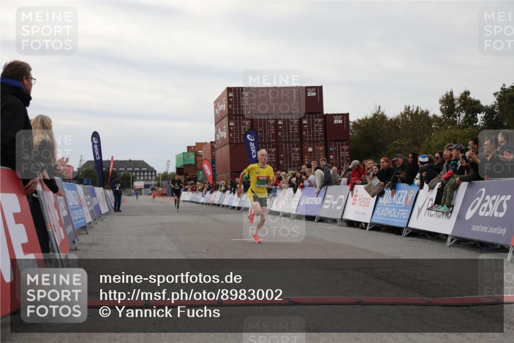 03.10.2025 - Köhlbrandbrückenlauf Yannick Fuchs http://msf.ph/oto/8983002 03.10.2025 15:50:30 Ziel 7036, 7140 meine-sportfotos.de
