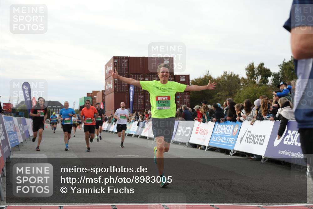 03.10.2025 - Köhlbrandbrückenlauf Yannick Fuchs http://msf.ph/oto/8983005 03.10.2025 16:06:05 Ziel 7296, 7343, 7610, 8539, 8813, 8886, 9100, 9378, 9451, 9468, 9596, 9626, 9633 meine-sportfotos.de