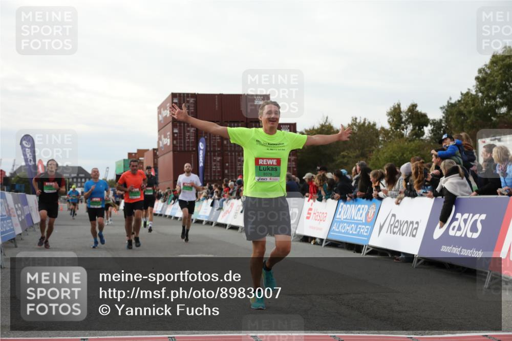 03.10.2025 - Köhlbrandbrückenlauf Yannick Fuchs http://msf.ph/oto/8983007 03.10.2025 16:06:05 Ziel 7296, 7343, 7610, 8539, 8813, 8886, 9100, 9378, 9451, 9468, 9596, 9626, 9633 meine-sportfotos.de