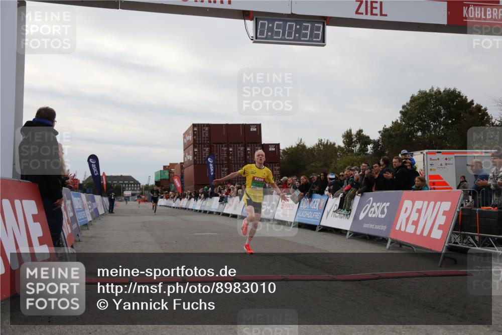 03.10.2025 - Köhlbrandbrückenlauf Yannick Fuchs http://msf.ph/oto/8983010 03.10.2025 15:50:31 Ziel 7036, 7140 meine-sportfotos.de