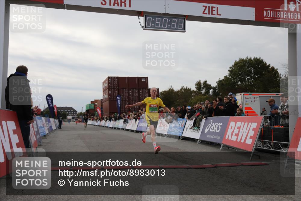 03.10.2025 - Köhlbrandbrückenlauf Yannick Fuchs http://msf.ph/oto/8983013 03.10.2025 15:50:31 Ziel 7036, 7140 meine-sportfotos.de