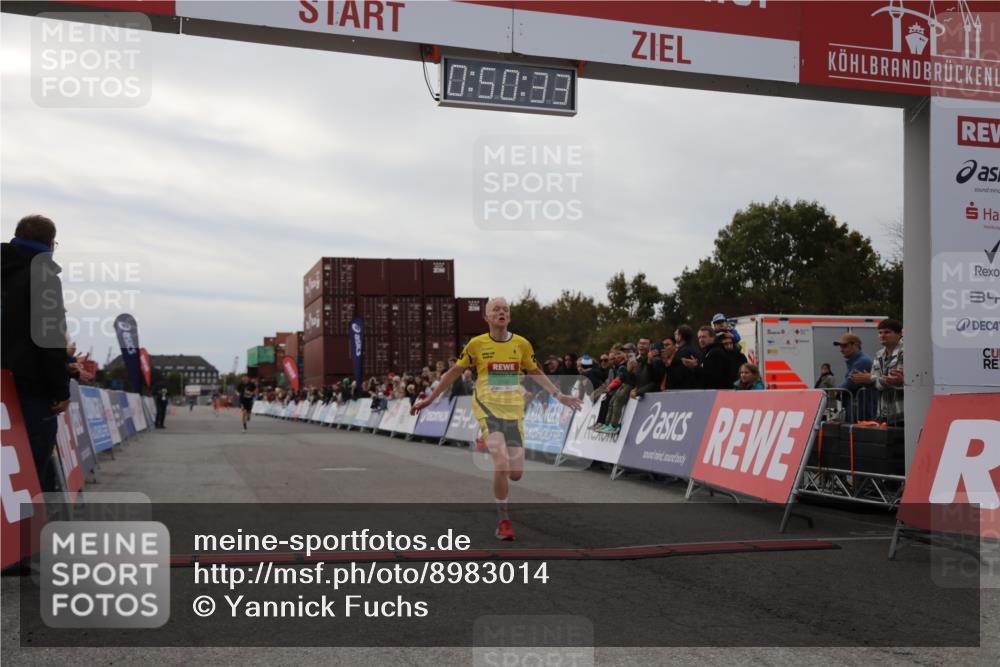 03.10.2025 - Köhlbrandbrückenlauf Yannick Fuchs http://msf.ph/oto/8983014 03.10.2025 15:50:31 Ziel 7036, 7140 meine-sportfotos.de