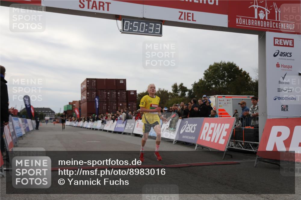 03.10.2025 - Köhlbrandbrückenlauf Yannick Fuchs http://msf.ph/oto/8983016 03.10.2025 15:50:31 Ziel 7036, 7140 meine-sportfotos.de