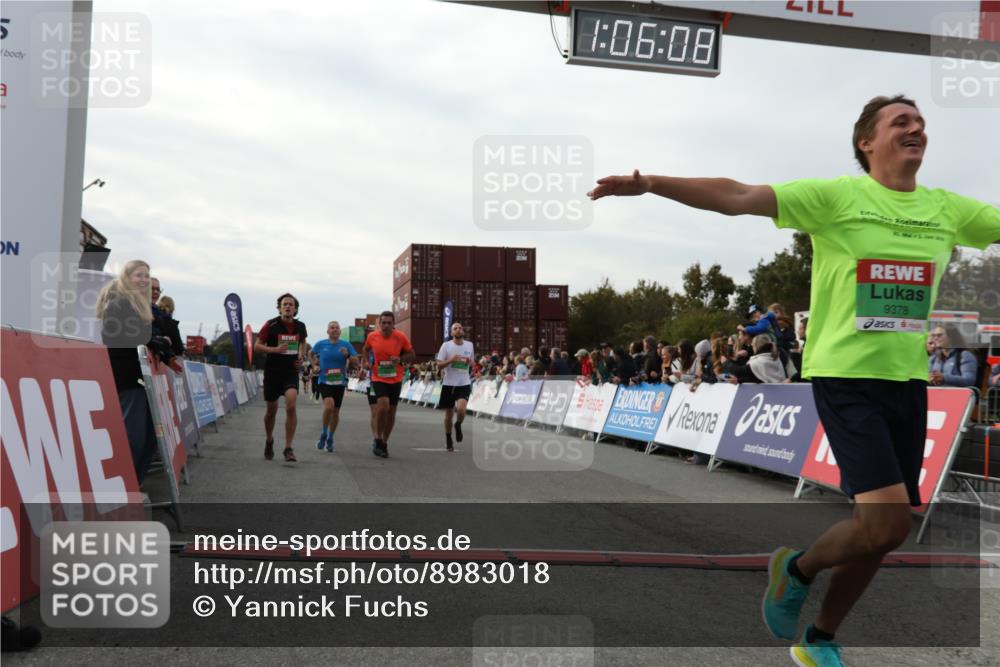03.10.2025 - Köhlbrandbrückenlauf Yannick Fuchs http://msf.ph/oto/8983018 03.10.2025 16:06:06 Ziel 7296, 7343, 7610, 8539, 8813, 8886, 9100, 9378, 9451, 9468, 9596, 9626, 9633 meine-sportfotos.de