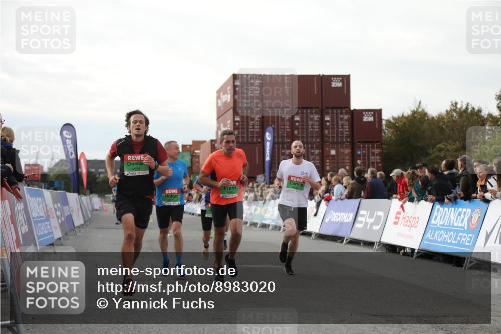 03.10.2025 - Köhlbrandbrückenlauf Yannick Fuchs http://msf.ph/oto/8983020 03.10.2025 16:06:07 Ziel 7296, 7343, 7610, 8064, 8539, 8813, 8886, 9100, 9378, 9451, 9468, 9596, 9626, 9633 meine-sportfotos.de
