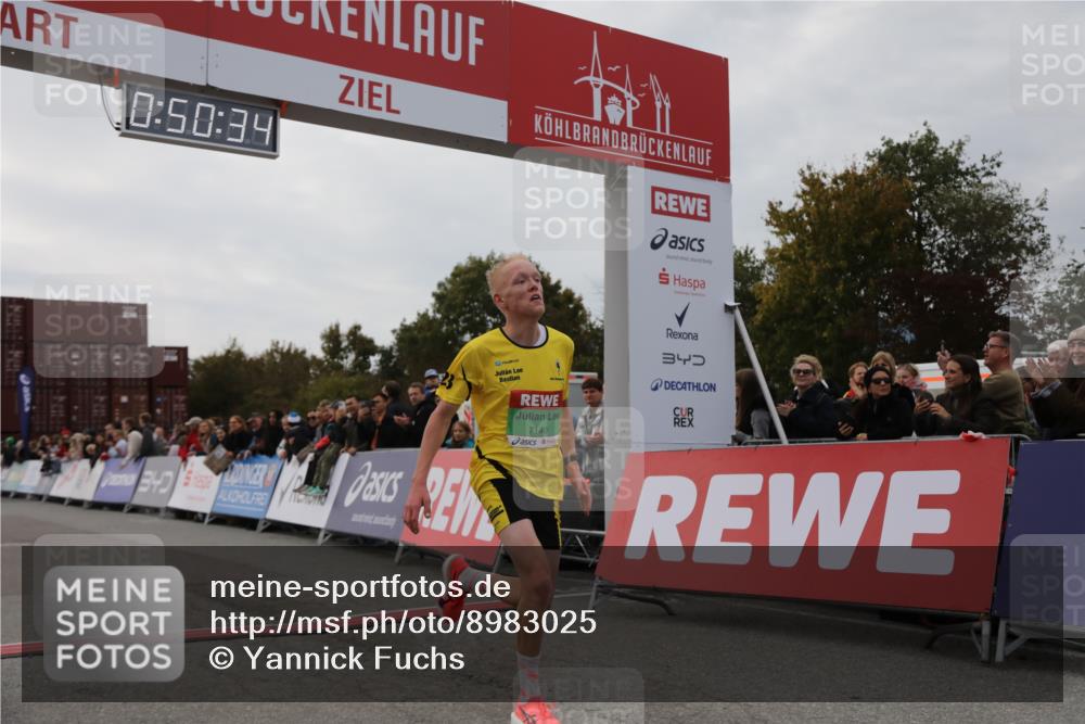 03.10.2025 - Köhlbrandbrückenlauf Yannick Fuchs http://msf.ph/oto/8983025 03.10.2025 15:50:32 Ziel 7036, 7140 meine-sportfotos.de