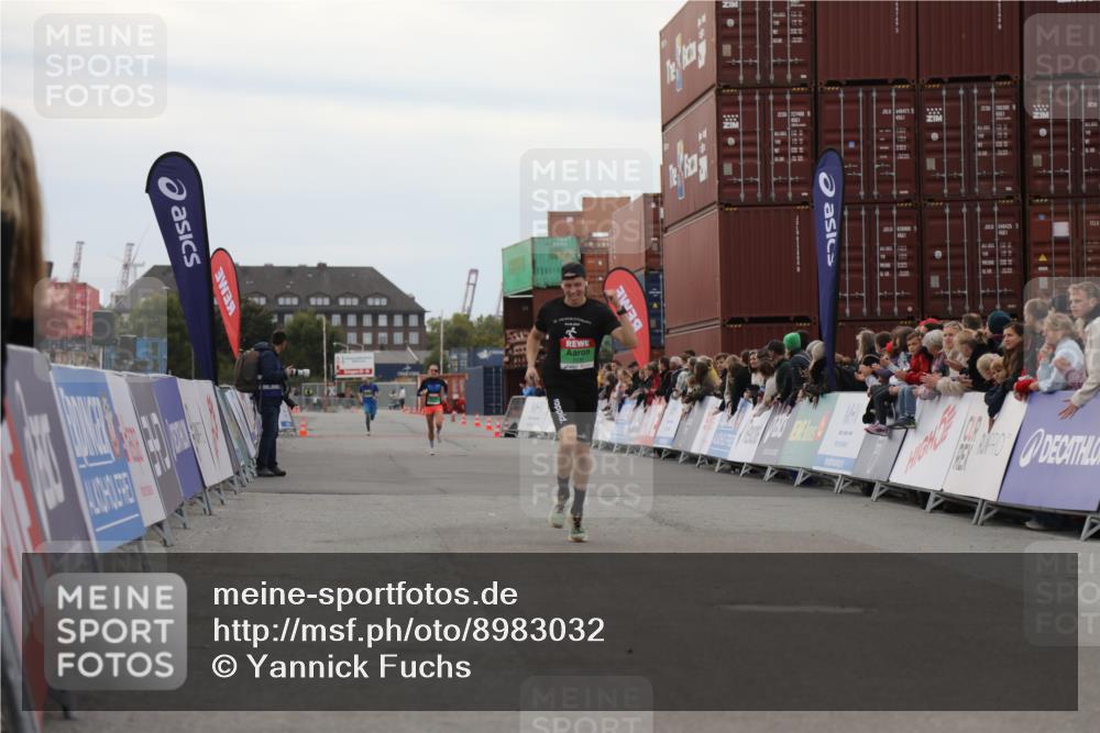 03.10.2025 - Köhlbrandbrückenlauf Yannick Fuchs http://msf.ph/oto/8983032 03.10.2025 15:50:34 Ziel 7036, 7140 meine-sportfotos.de