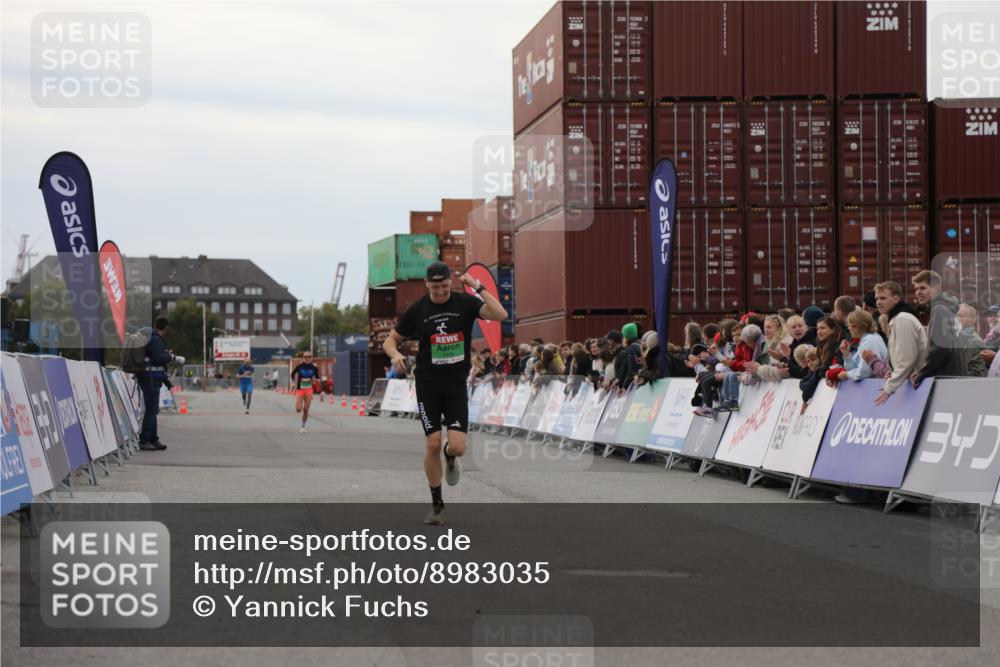 03.10.2025 - Köhlbrandbrückenlauf Yannick Fuchs http://msf.ph/oto/8983035 03.10.2025 15:50:34 Ziel 7036, 7140 meine-sportfotos.de