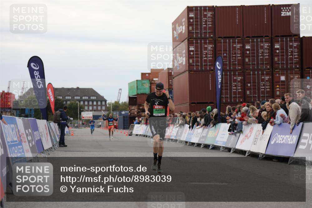 03.10.2025 - Köhlbrandbrückenlauf Yannick Fuchs http://msf.ph/oto/8983039 03.10.2025 15:50:35 Ziel 7036, 7140 meine-sportfotos.de