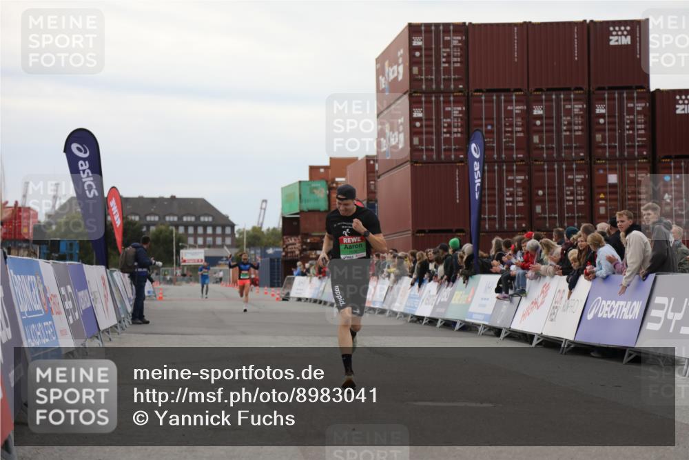 03.10.2025 - Köhlbrandbrückenlauf Yannick Fuchs http://msf.ph/oto/8983041 03.10.2025 15:50:35 Ziel 7036, 7140 meine-sportfotos.de