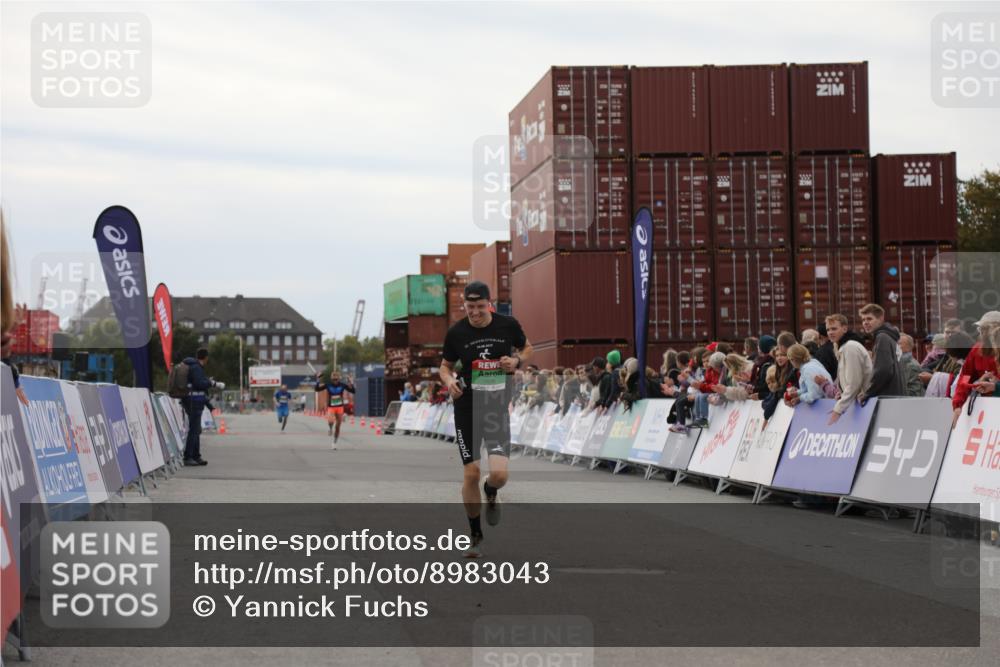 03.10.2025 - Köhlbrandbrückenlauf Yannick Fuchs http://msf.ph/oto/8983043 03.10.2025 15:50:35 Ziel 7036, 7140 meine-sportfotos.de