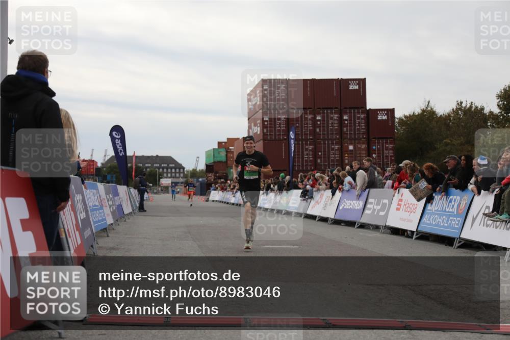 03.10.2025 - Köhlbrandbrückenlauf Yannick Fuchs http://msf.ph/oto/8983046 03.10.2025 15:50:35 Ziel 7036, 7140 meine-sportfotos.de