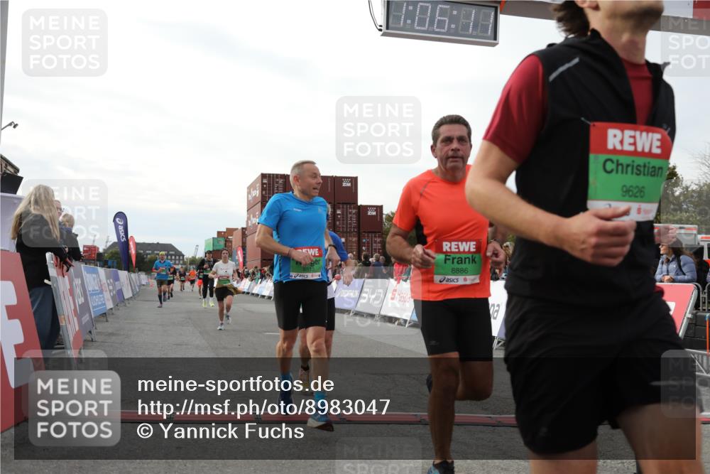 03.10.2025 - Köhlbrandbrückenlauf Yannick Fuchs http://msf.ph/oto/8983047 03.10.2025 16:06:09 Ziel 7296, 7343, 8064, 8539, 8813, 8886, 9100, 9378, 9451, 9483, 9596, 9626, 9633 meine-sportfotos.de