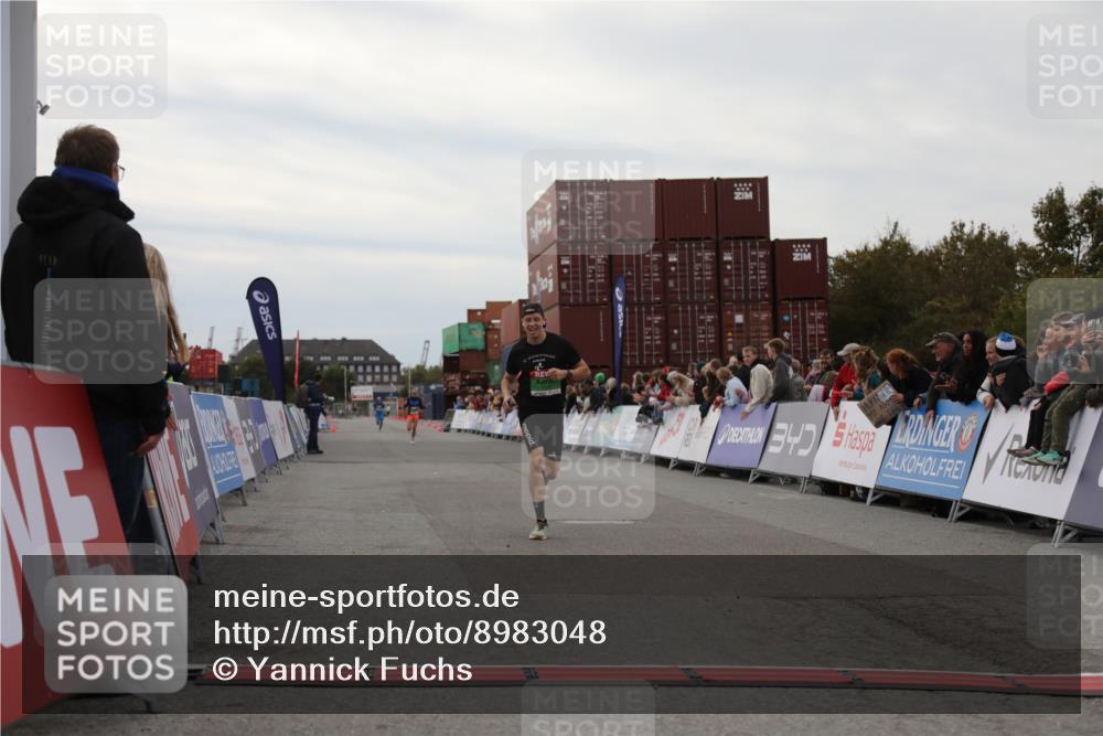 03.10.2025 - Köhlbrandbrückenlauf Yannick Fuchs http://msf.ph/oto/8983048 03.10.2025 15:50:35 Ziel 7036, 7140 meine-sportfotos.de